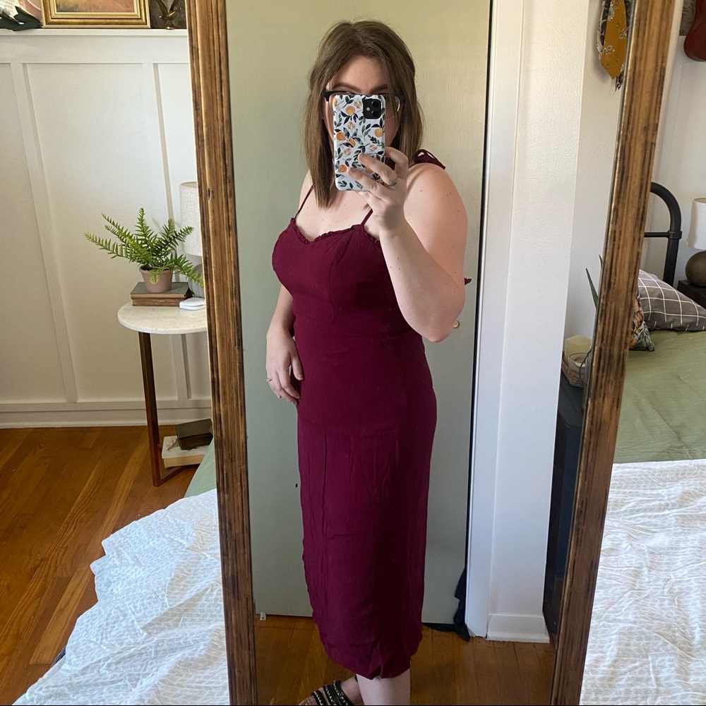 Forever 21 Burgundy Sweetheart Midi Dress ❤️
